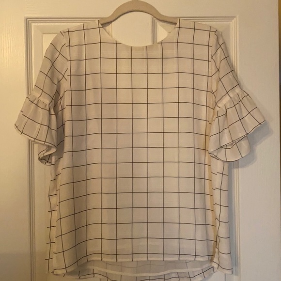 Black and white blouse with flared sleeves - Picture 1 of 2